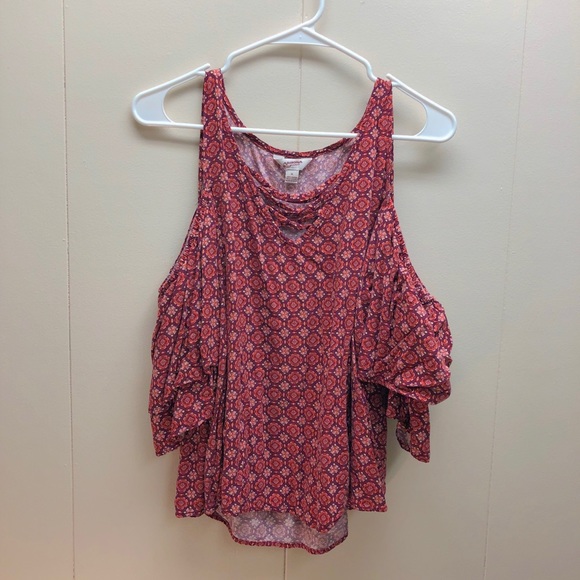 Patterned Keyhole shoulder top - Picture 1 of 3